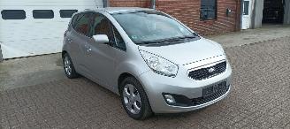 Kia Venga Dream team 1.6-Benzine Automaat Keyless-entry Climatecontrol Stoelverwarming Lichtautomaat Privacyglas leren stuurwiel mistlampen Parkeersensoren Trekhaak 16-inch Kia velgen picture 7