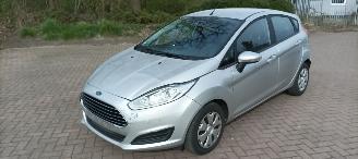 Voiture accidenté Ford Fiesta 1.5-Diesel 75pk Airco Stoelverwarming leren stuurwiel Led koplampen Pdc Control 2016/6