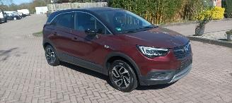 Vaurioauto  passenger cars Opel Crossland Innovation 1.2-Turbo 110pk Automaat Navi Led Climatecontrol CruiseControl Stoelverwarming Lichtautomaat Privacyglas Stuurwiel met verwarming inklapbare buitenspiegels Dimmende binnenspiegel Half leren bekleding trekhaak 16-inch Opel velgen 2018/4