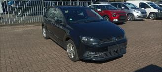 uszkodzony samochody osobowe Volkswagen Polo 1.4-TDI 75pk euro-6 Climatecontrol Stoelverwarming Regensensor leren stuurwiel mistlampen Elektrische ramen Elektrische-spiegels met verwarming Centrale vergrendeling met afstandsbediening Start-Stop systeem 15-inch velgen Front radar assistent 2016/2