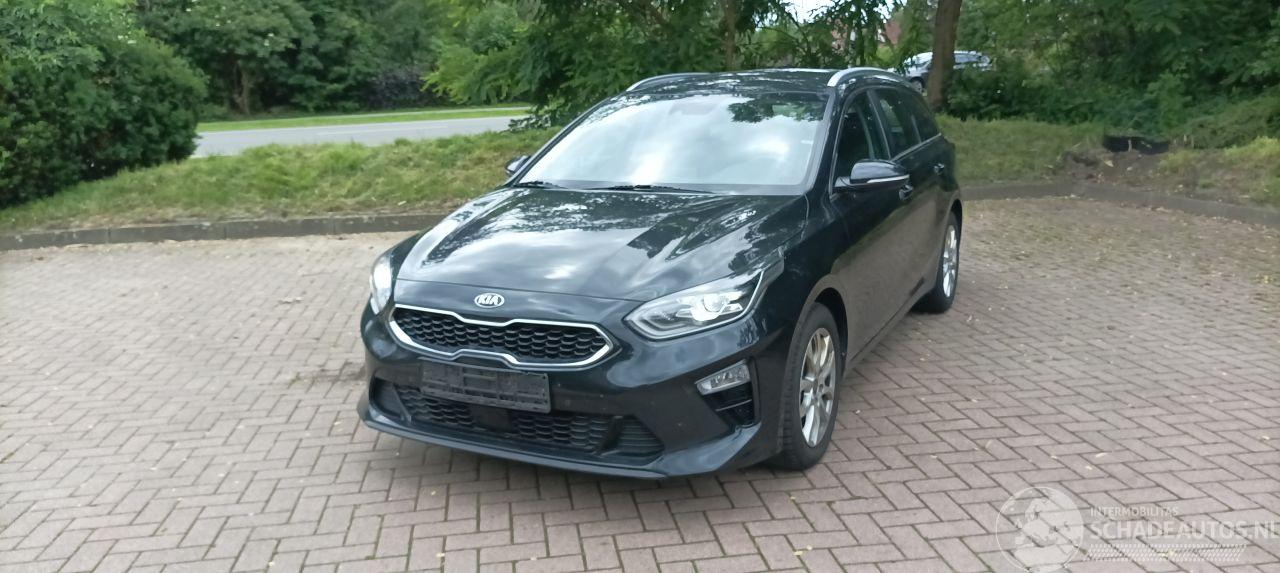Kia Ceed 1.6-CRDI 136pk Ceed Sportswagon Spirit Navi JBL-sound systeem Camera Leder Sportstoelen Memory Full-Led koplampen Led achterlichten Elektrische achterklep Keyless-entry Climatecontrol CruiseControl 4xStoelverwarming Blindspot Automatisch inparkeren chrome
