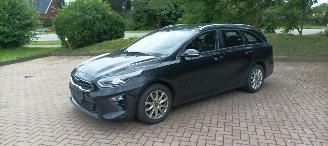 Kia Ceed 1.6-CRDI 136pk Ceed Sportswagon Spirit Navi JBL-sound systeem Camera Leder Sportstoelen Memory Full-Led koplampen Led achterlichten Elektrische achterklep Keyless-entry Climatecontrol CruiseControl 4xStoelverwarming Blindspot Automatisch inparkeren chrome picture 2