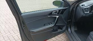Kia Ceed 1.6-CRDI 136pk Ceed Sportswagon Spirit Navi JBL-sound systeem Camera Leder Sportstoelen Memory Full-Led koplampen Led achterlichten Elektrische achterklep Keyless-entry Climatecontrol CruiseControl 4xStoelverwarming Blindspot Automatisch inparkeren chrome picture 16