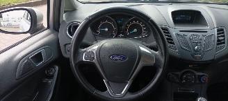 Ford Fiesta 1.5-TDCI airco Stoelverwarming leren stuurwiel led verlichting elektrische inklapbare buitenspiegels met verwarming Centrale vergrendeling met afstandsbediening Parkeersensoren voor en achter picture 25