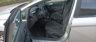 Ford Fiesta 1.5-TDCI airco Stoelverwarming leren stuurwiel led verlichting elektrische inklapbare buitenspiegels met verwarming Centrale vergrendeling met afstandsbediening Parkeersensoren voor en achter picture 18