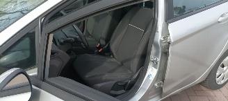 Ford Fiesta 1.5-TDCI airco Stoelverwarming leren stuurwiel led verlichting elektrische inklapbare buitenspiegels met verwarming Centrale vergrendeling met afstandsbediening Parkeersensoren voor en achter picture 19