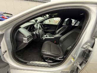 Jaguar XE 2.0 D Portfolio -NAVI-PDC-LEDER-CLIMA picture 8