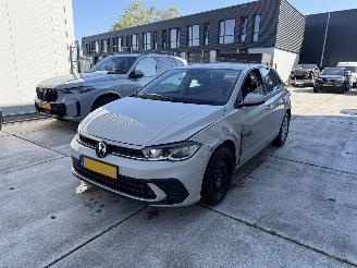 uszkodzony samochody osobowe Volkswagen Polo 1.0 MPI 80 PK-CRUISE-PDC-APP 2024/10