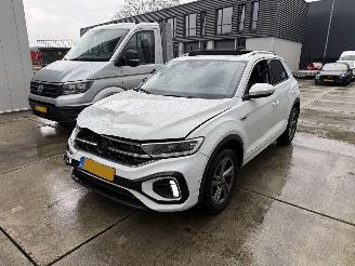 uszkodzony samochody osobowe Volkswagen T-Roc 1.5 TSI R-LINE-DSG-PANO-KEYLESS-CAMERA-NAVI-CRUISE 2024/7
