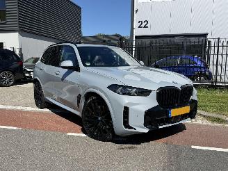 krockskadad bil auto BMW X5 xDrive50e HUD - SKYLOUNGE - IONIC GLOW - BOWERS&WILKINS 2024/1