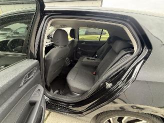 Volkswagen Golf 1.0 eTSI Life NAVI-CLIMA-CRUISE-LED picture 9