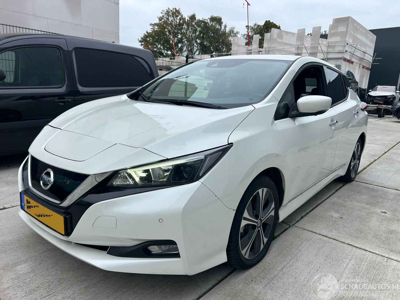 Nissan Leaf CONNECTA 40 kWh-CAMERA-PDC-NAVI-STOELVERWARMING