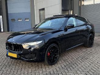 Schadeauto Maserati Levante 3.0 V6 D AWD Pano Harman Kardon 2017/1
