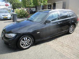 krockskadad bil auto BMW 3-serie 320 DIESEL EFFICIENT DYNAMICS  EDITION 2012/2
