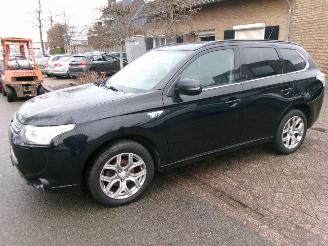  Mitsubishi Outlander 2.0 PHEV INSTYLE+ 2014/8