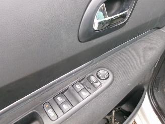 Peugeot 5008 2.0 HDiF EXECUTIVE 7 PERSOONS CLIM NAVI PANO picture 14