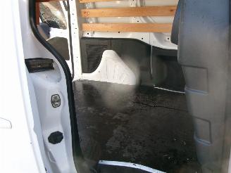 Peugeot Partner 120 1.6 HDI AIRCO picture 11