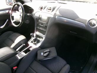 Ford Mondeo 1.6 I PATINUM CLIMA NAVI GEEN SCHADE picture 10