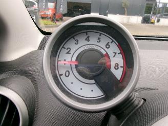 Peugeot 107 1.0 ACTIVE AIRCO 5 DEURS GEEN SCHADE picture 14