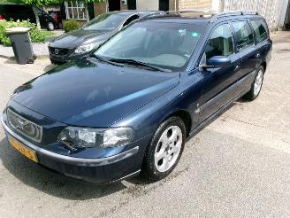 uszkodzony samochody osobowe Volvo V-70 2.4 D5 GEARTRONIC BLACK SAPPHIRE EDITION II 2004/1