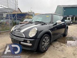 Vrakbiler auto Mini Cooper Mini One/Cooper (R50), Hatchback, 2001 / 2007 1.6 16V Cooper 2004