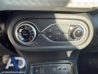 Renault Twingo Twingo III (AH), Hatchback 5-drs, 2014 1.0 SCe 65 12V picture 16