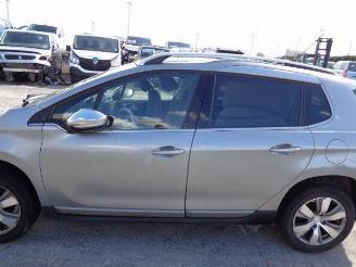 Peugeot 2008 1.2 picture 9