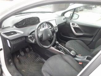 Peugeot 2008 1.6 HDI  9HP picture 5