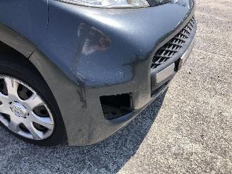 Peugeot 107 1.0 picture 12