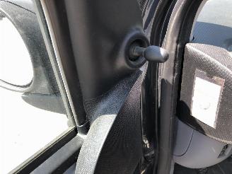 Peugeot 107 1.0 picture 13