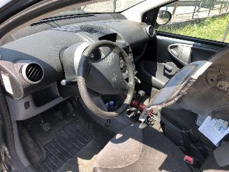 Peugeot 107 1.0 picture 5