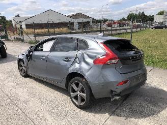 Salvage car Volvo V-40 MOMENTUM 2.0D AUTOMA 2019/3
