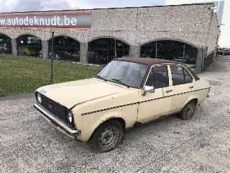 krockskadad bil auto Ford Escort  1901/1