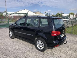 skadebil auto Volkswagen Touran 1.6 TDI    7 PLACES 2011/11