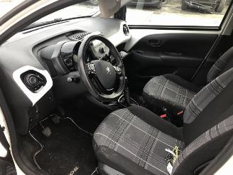 Peugeot 108 1.2 picture 13