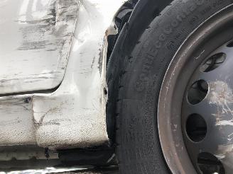 Peugeot 108 1.2 picture 19