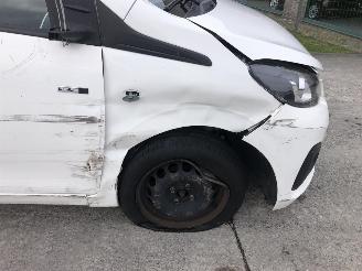 Peugeot 108 1.2 picture 4