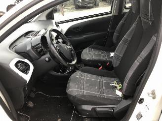 Peugeot 108 1.2 picture 14