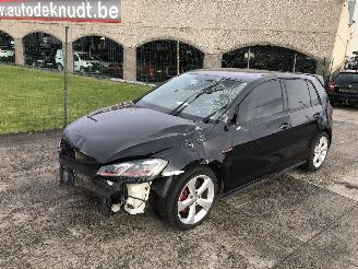 Volkswagen Golf 2.0 TSI picture 3