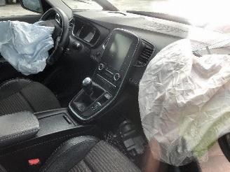 Renault Scenic 1.2 picture 8