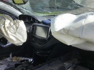 Peugeot 2008 1.5 hdi  GT LINE picture 11