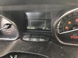 Peugeot 2008 1.5 hdi  GT LINE picture 15