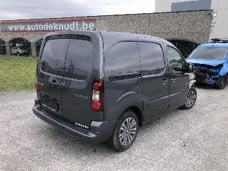 skadebil auto Peugeot Partner 1.6 HDI 2017/4