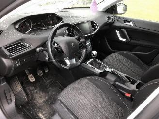 Peugeot 308 BREAK  1.2 T picture 5