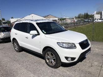 Damaged car Hyundai Santa Fe 2.2CRDI 4X4 AUTOM 7 PLACE 2011/9