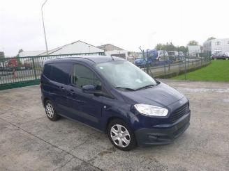 krockskadad bil auto Ford Tourneo Courier 1.5 TDCI TREND 2017/2