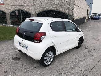 Damaged car Peugeot 108 1.2  VTI 2016/12