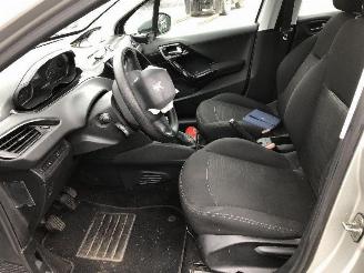 Peugeot 208 1.0 picture 6