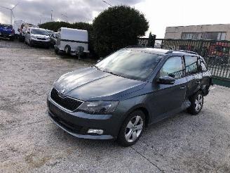 krockskadad bil auto Skoda Fabia combi  1.0 2017/10