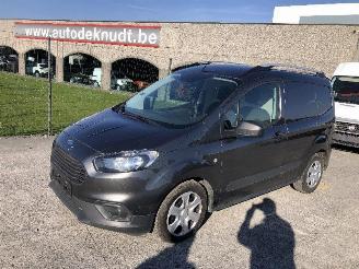 krockskadad bil auto Ford Tourneo Courier 1.5 TDCI 2021/6